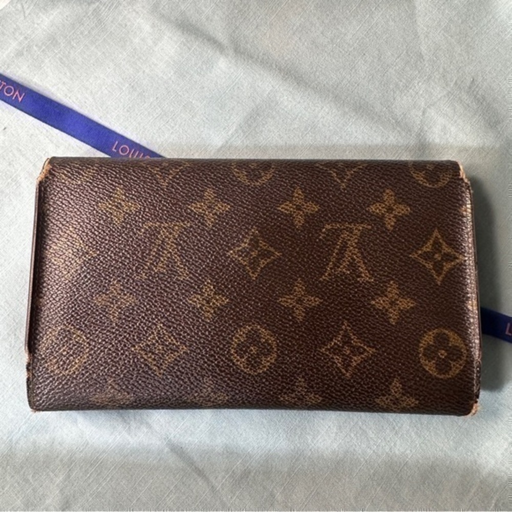 AUTHENTIC Louis Vuitton Epi International Wallet. Monogram canvas. - Picture 2 of 15